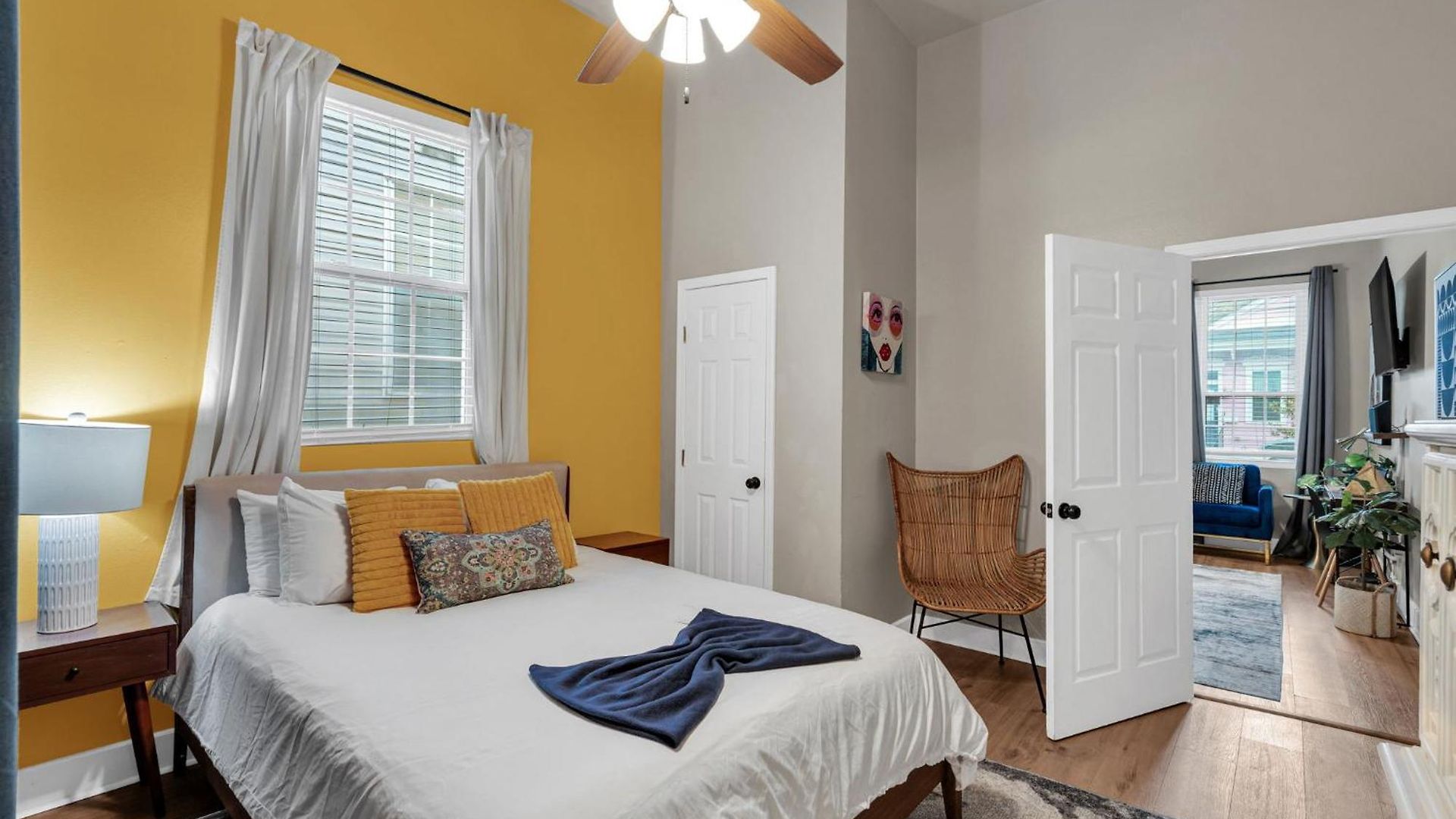 Holiday home Tranquil Retreat W High Ceilings Near Streetcar