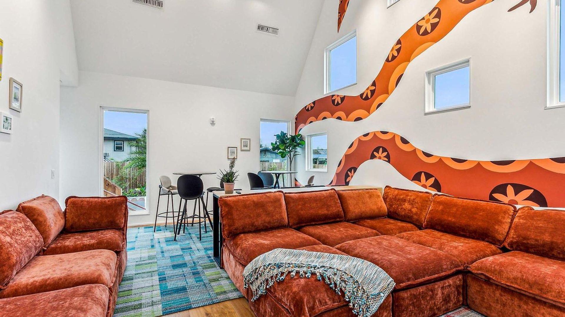 The Herald 12br Private