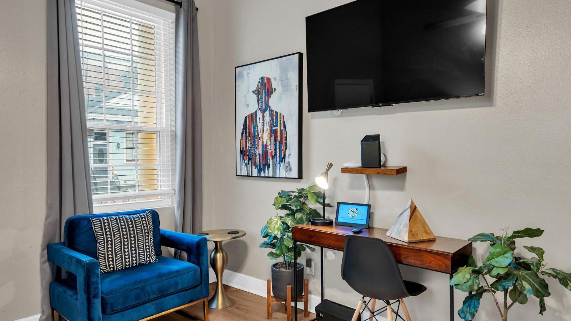 Holiday home Tranquil Retreat W High Ceilings Near Streetcar