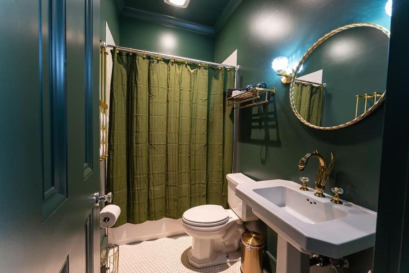 5 Themed Units In Fq With Pool New Orleans