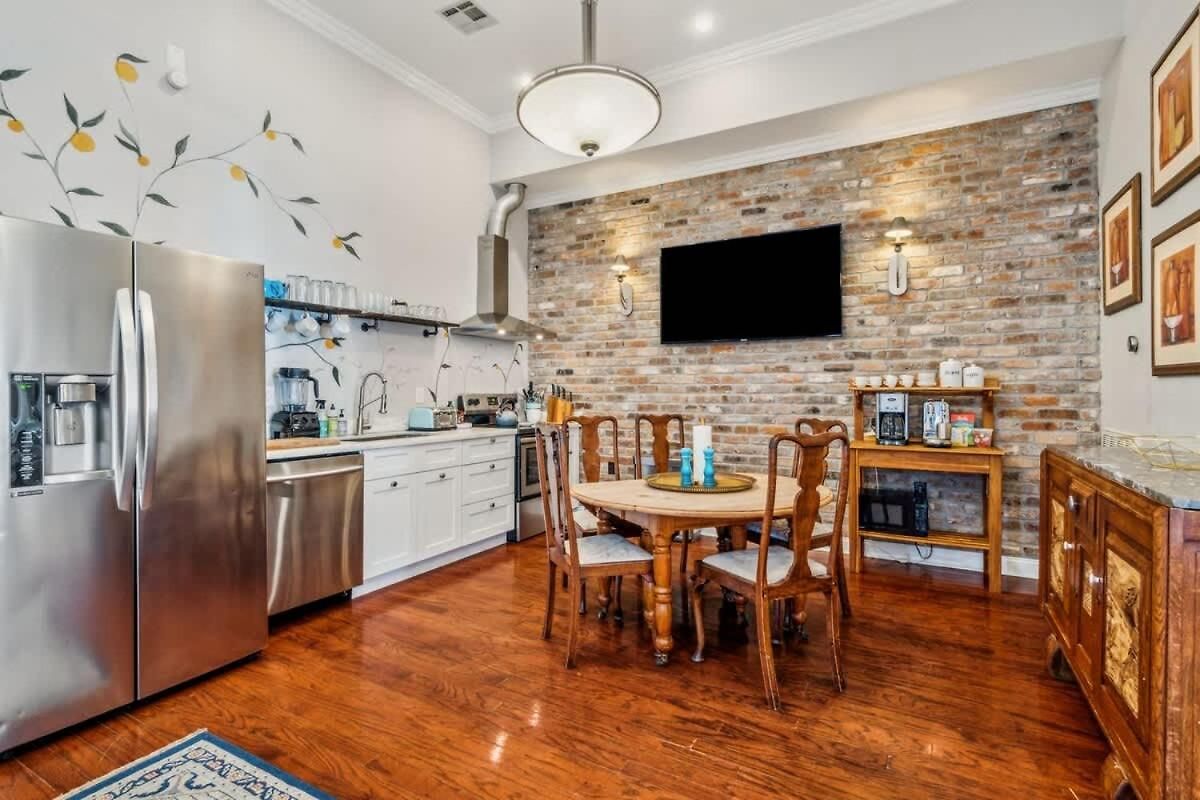 Spacious 5br 3ba With Private Courtyard And Heated Pool