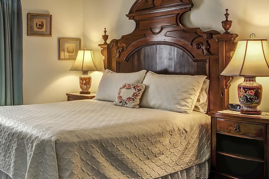 Rose Manor Bed & Breakfast
