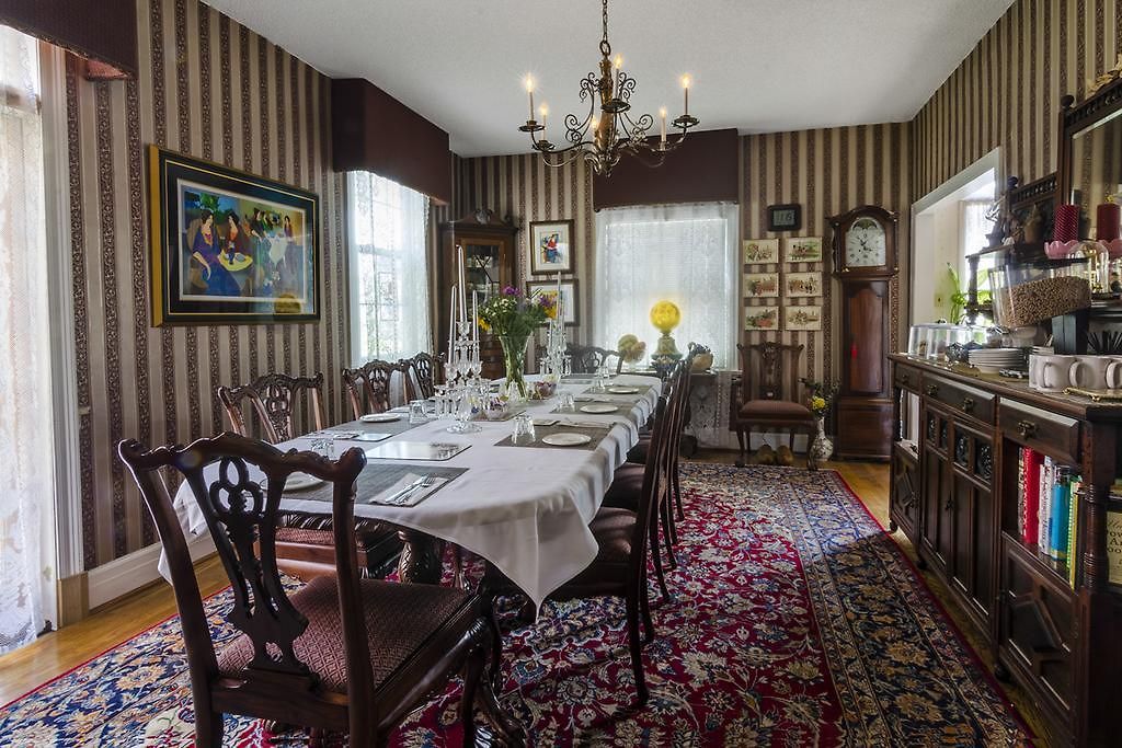 Rose Manor