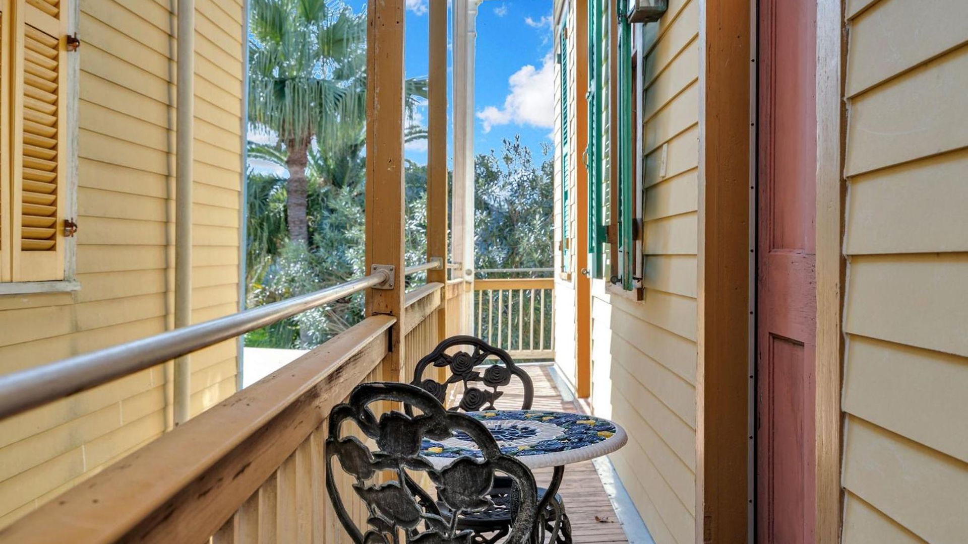 Antique W Garden Views On Esplanade Bed & Breakfast