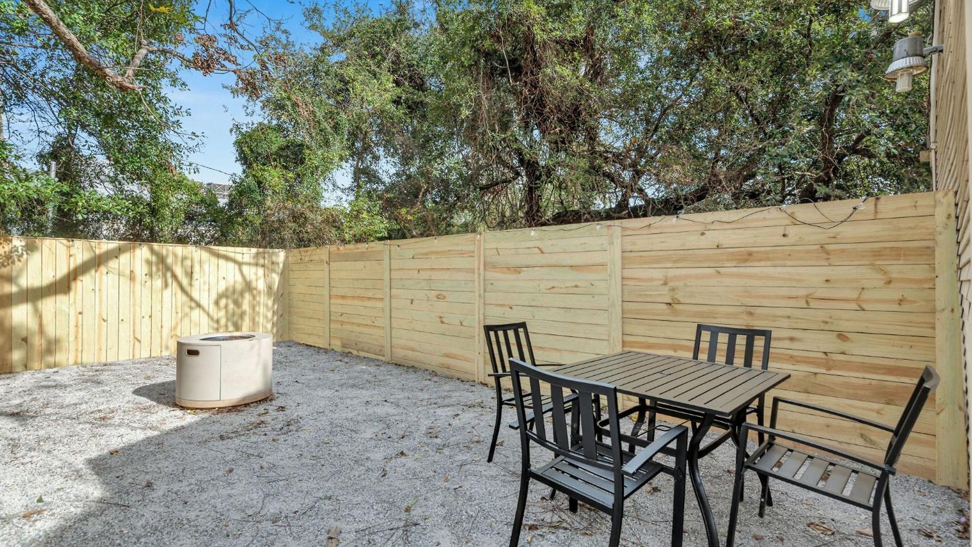 Holiday home Retreat W Backyard Fire Pit *