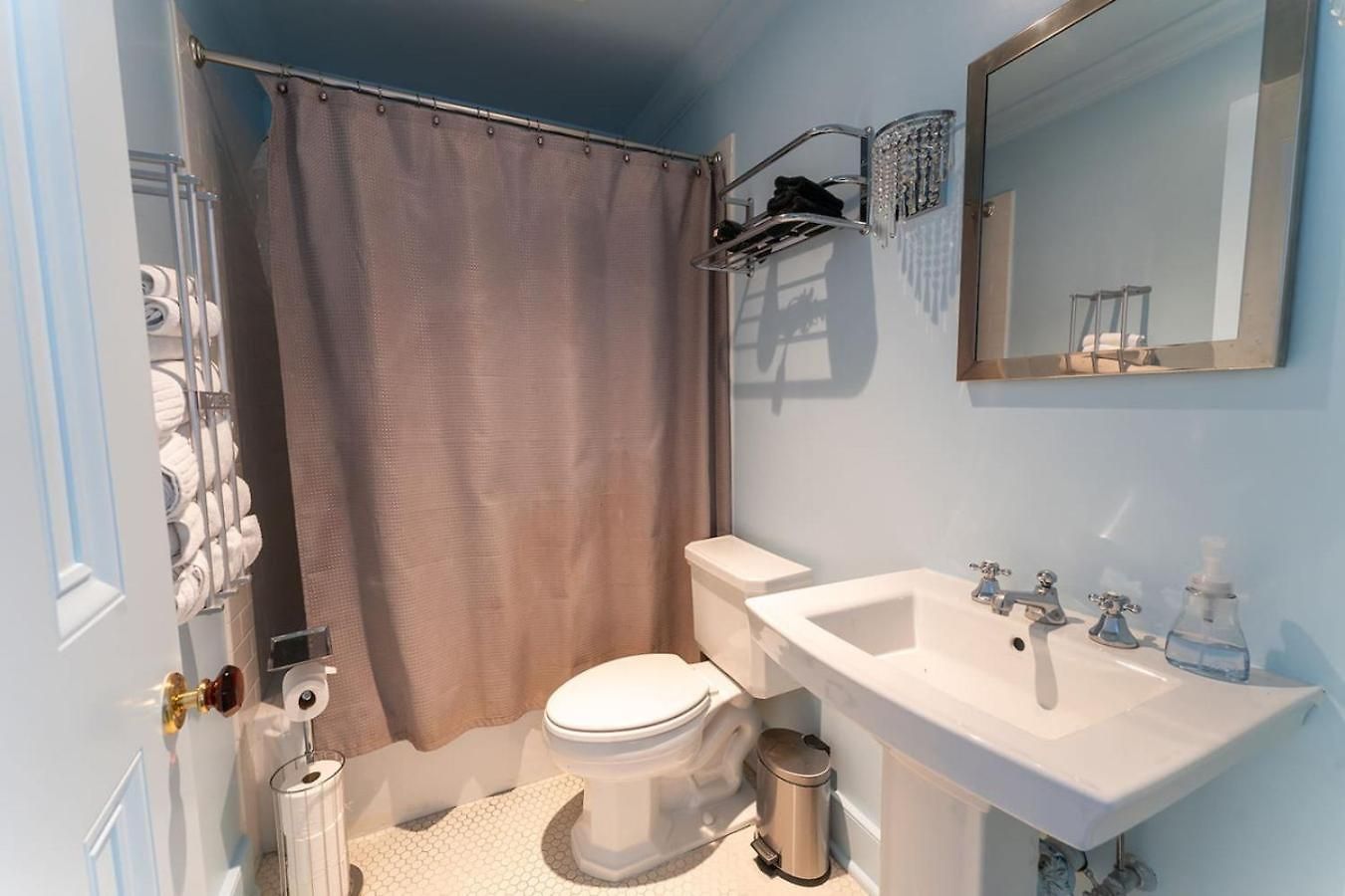 5 Themed Units In Fq With Pool Holiday home New Orleans