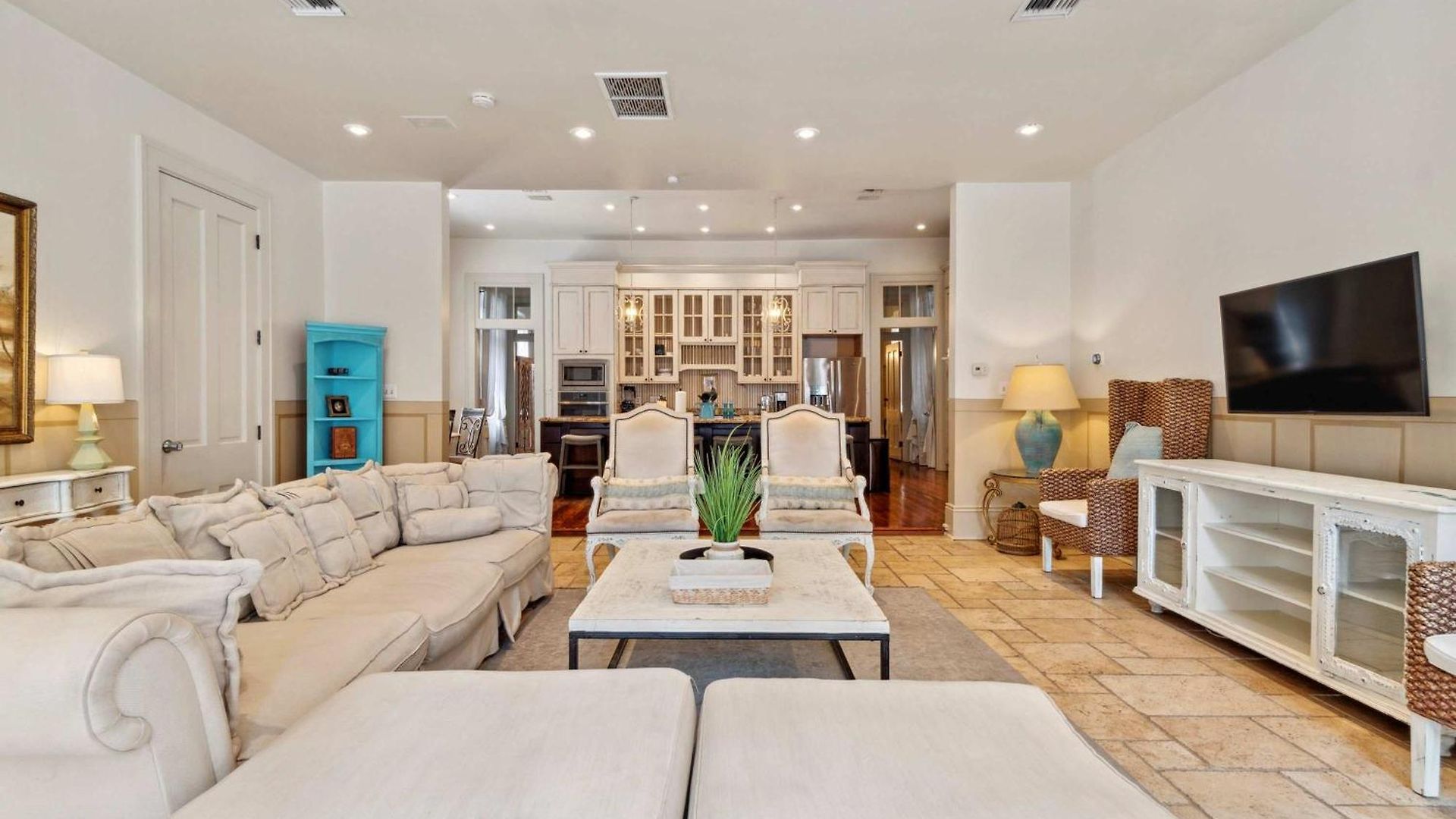 Villa Bright W Heated Pool & Pool Table 5br 4ba New Orleans