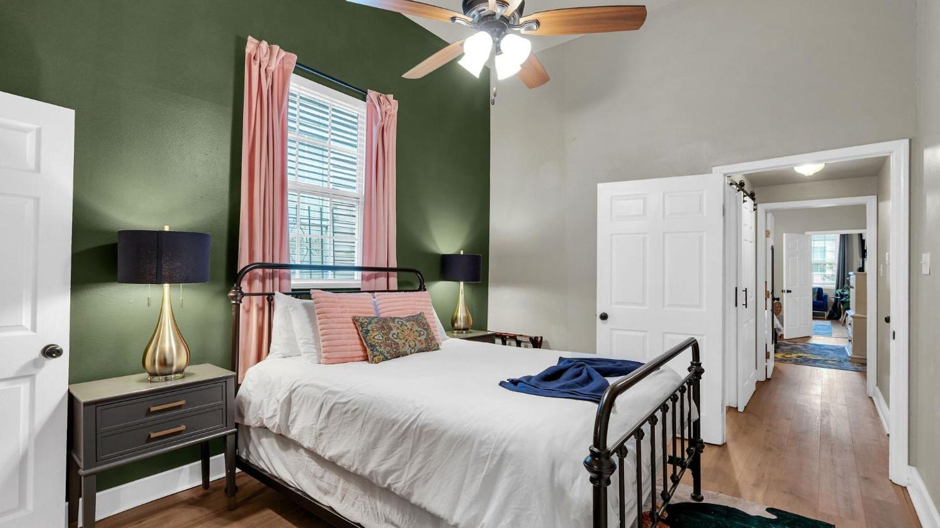 Tranquil Retreat W High Ceilings Near Streetcar Holiday home *