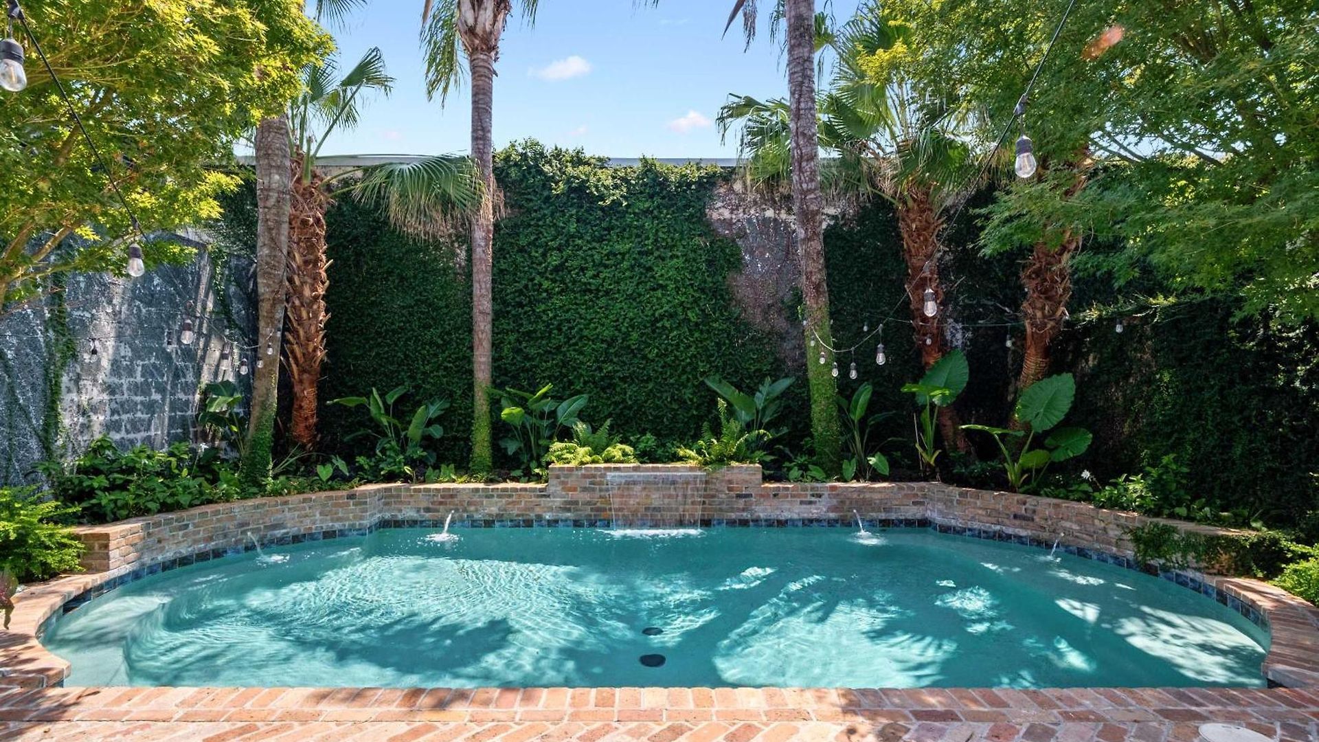 Villa Bright W Heated Pool & Pool Table 5br 4ba