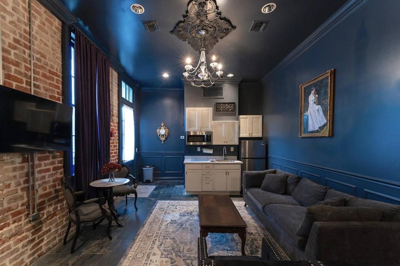 5 Themed Units In Fq With Pool New Orleans