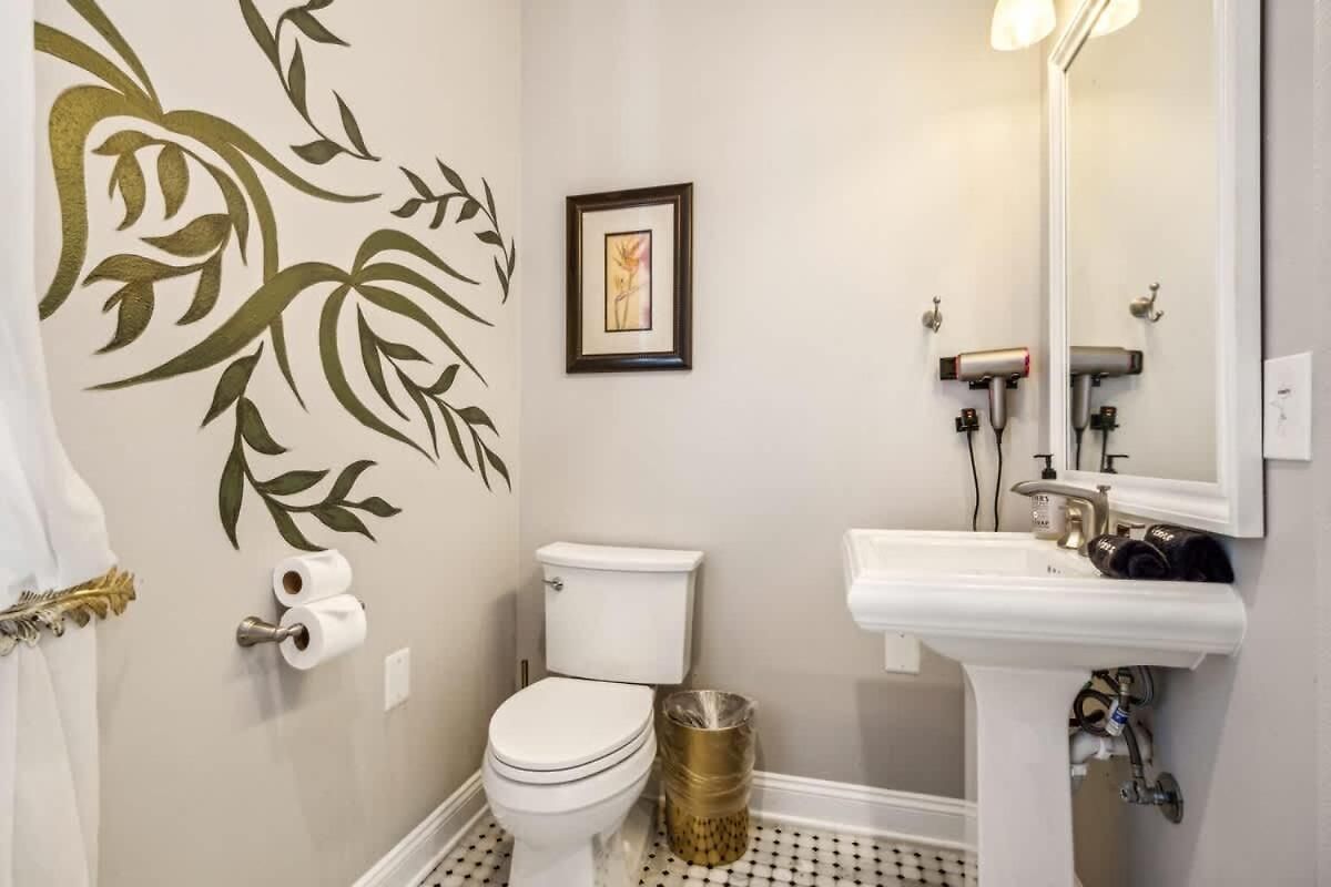 Spacious 5br 3ba With Private Courtyard And Heated Pool Villa
