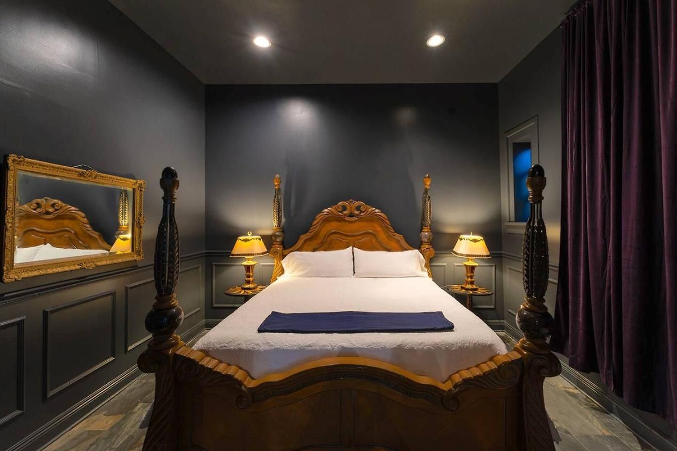 5 Themed Units In Fq With Pool Holiday home New Orleans