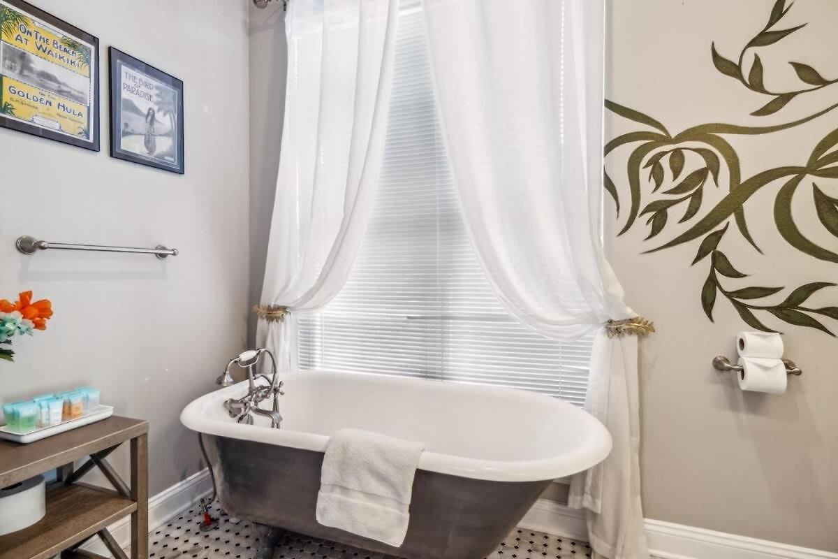 Spacious 5br 3ba With Private Courtyard And Heated Pool Villa *