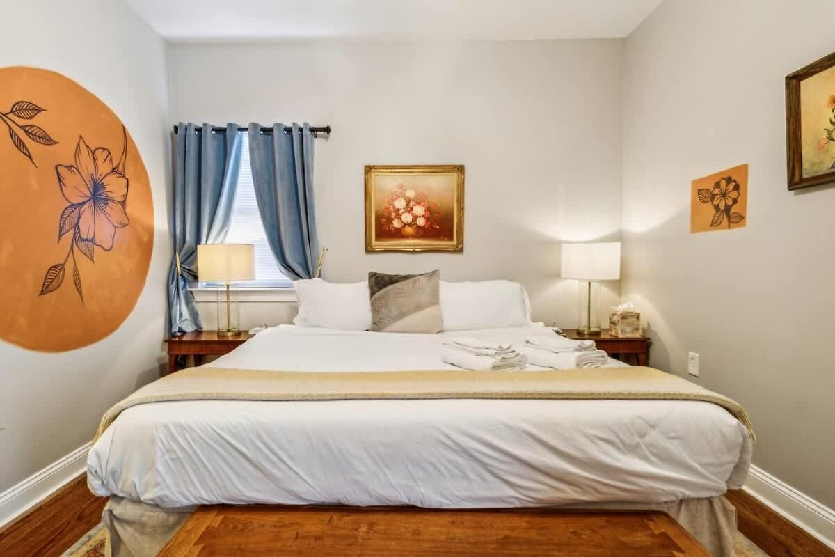 Spacious 5br 3ba With Private Courtyard And Heated Pool *