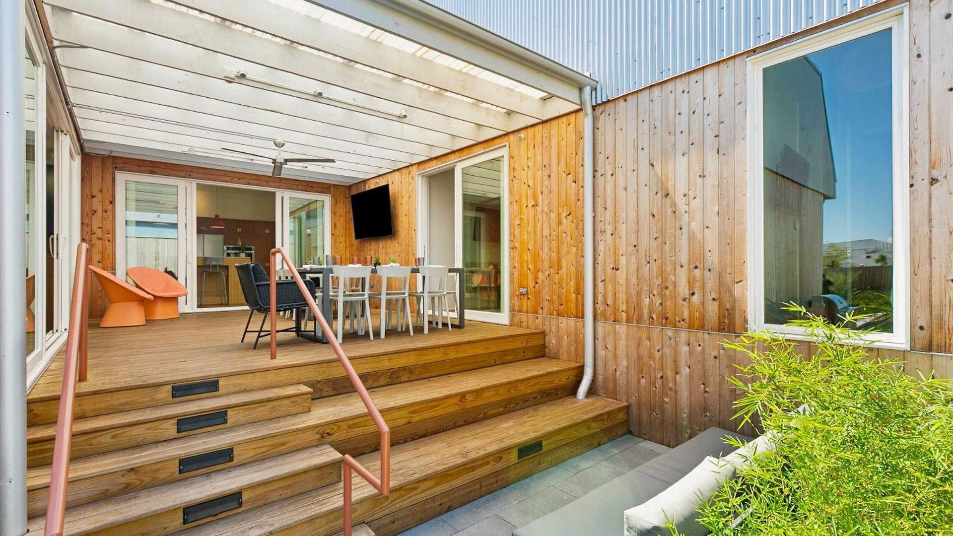 The Cocodrie Private 12br Holiday home *