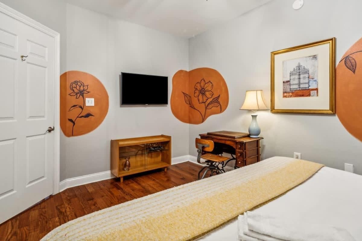 Spacious 5br 3ba With Private Courtyard And Heated Pool *