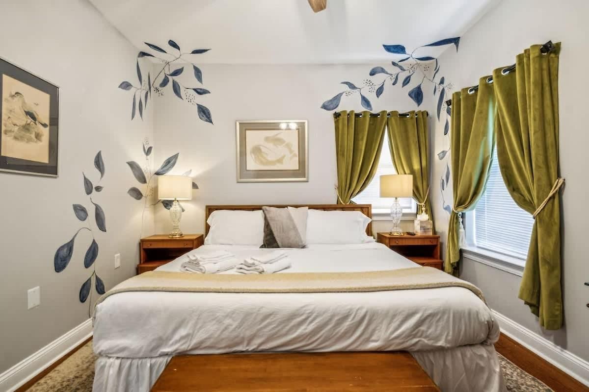 Spacious 5br 3ba With Private Courtyard And Heated Pool *