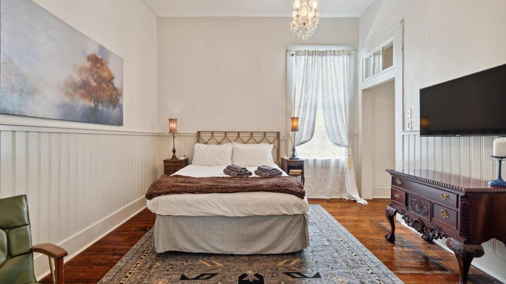 Villa Bright W Heated Pool & Pool Table 5br 4ba *