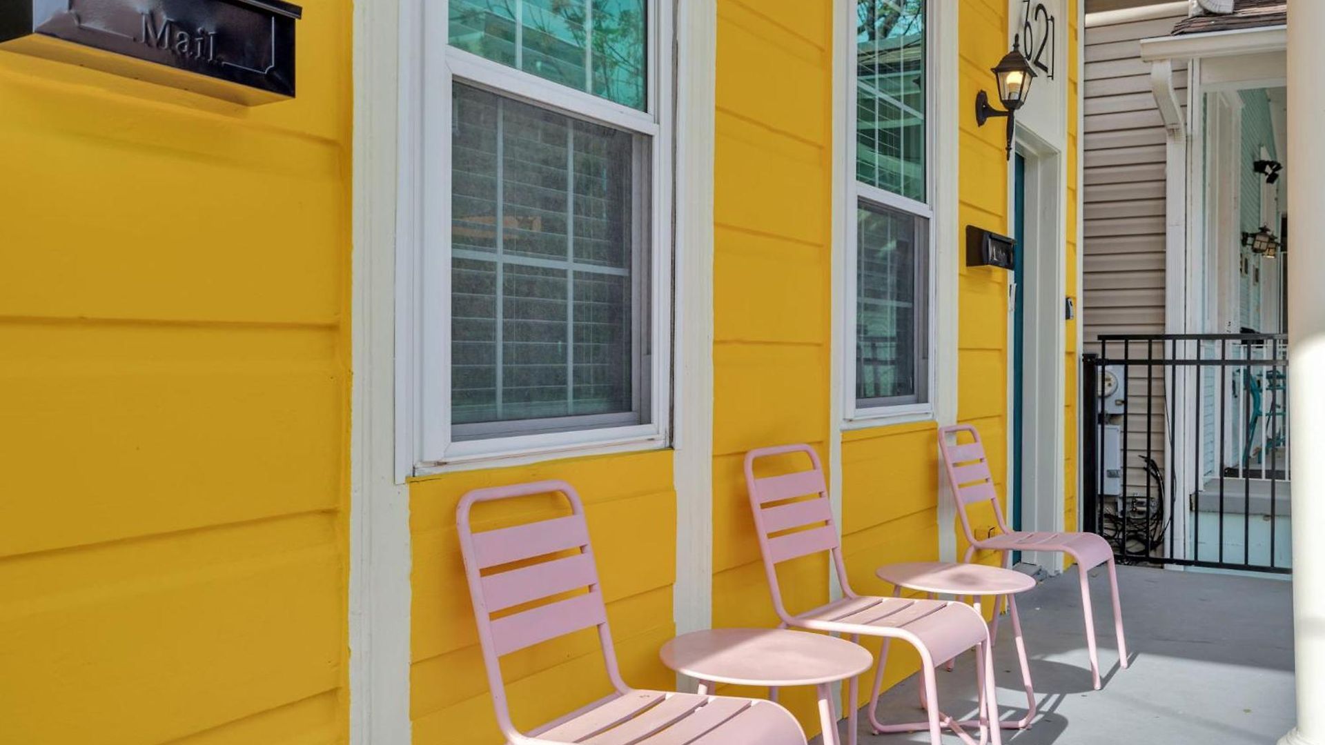 Shotgun W Porch & Backyard Near Streetcar Holiday home New Orleans