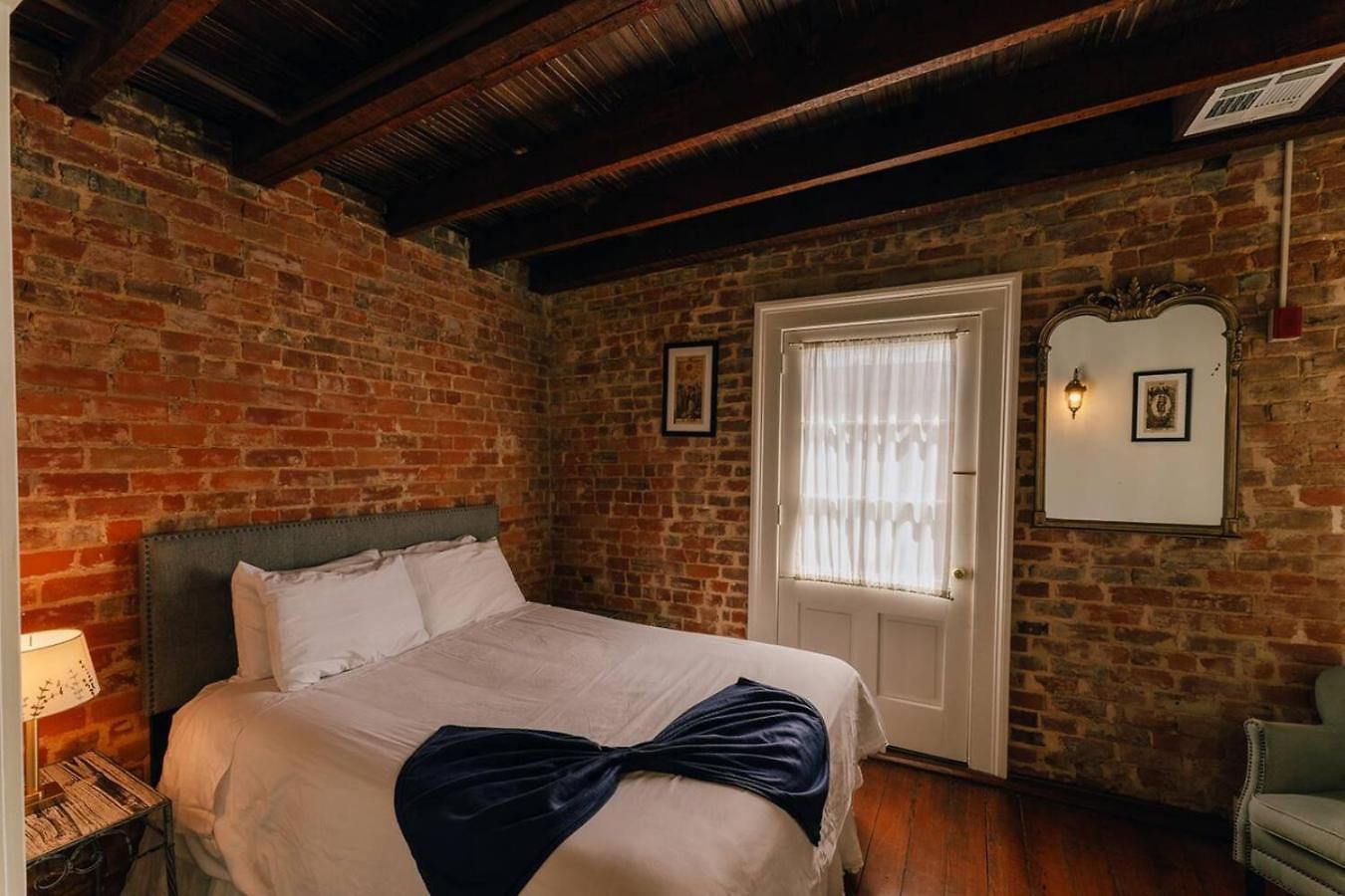 5 Themed Units In Fq With Pool Holiday home New Orleans