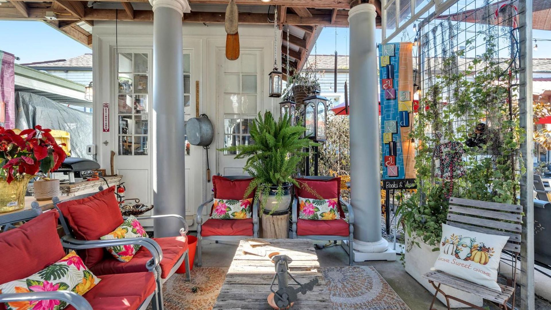 Holiday home Victorian W Gardens & Bayou-style Porch