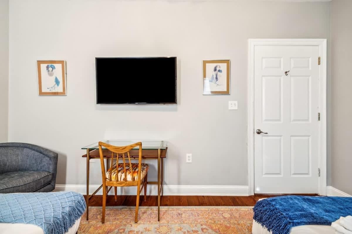 Villa Spacious 5br 3ba With Private Courtyard And Heated Pool *