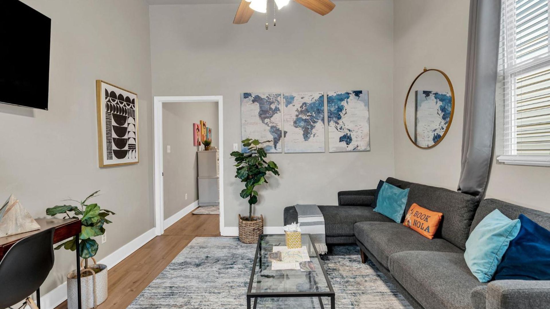 Tranquil Retreat W High Ceilings Near Streetcar