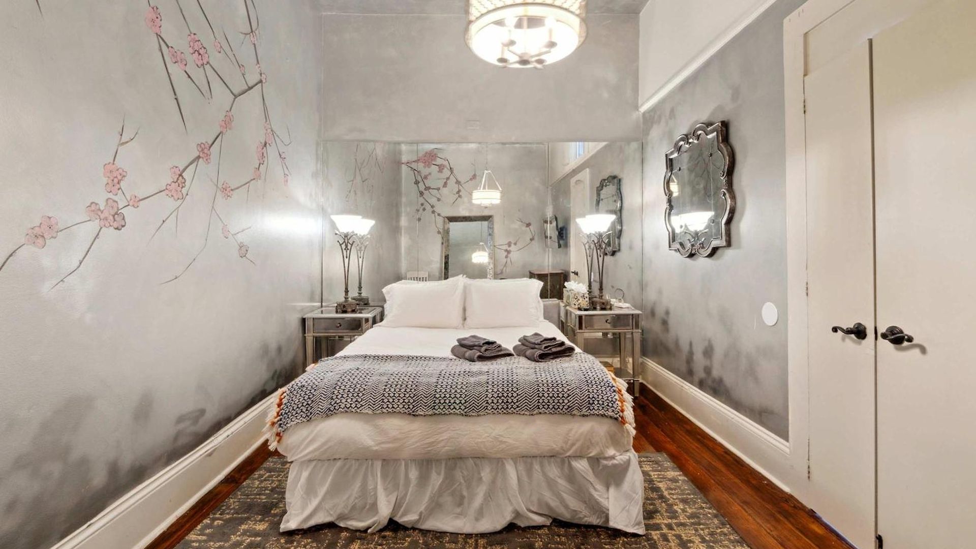 Villa Bright W Heated Pool & Pool Table 5br 4ba *