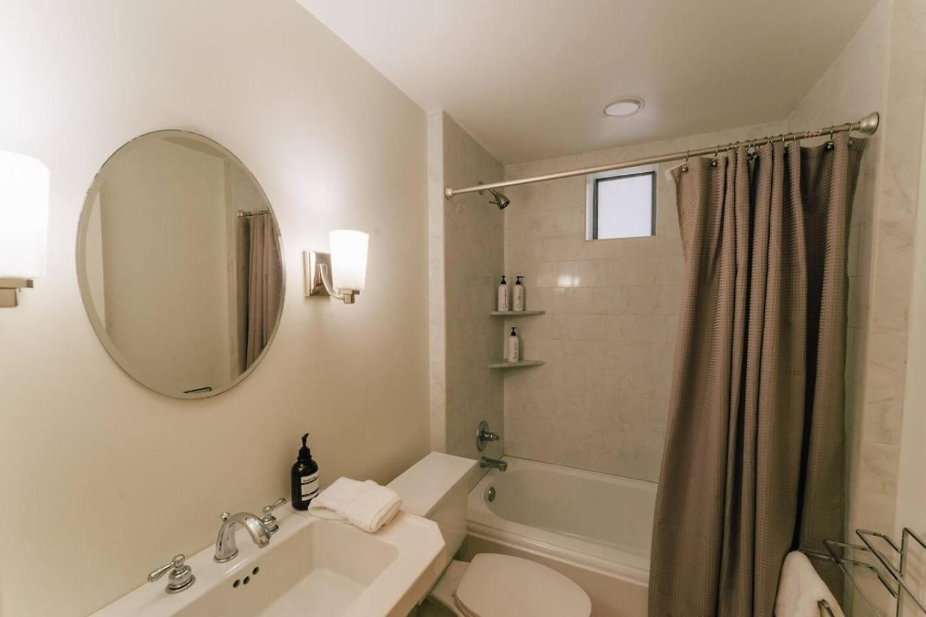 5 Themed Units In Fq With Pool *