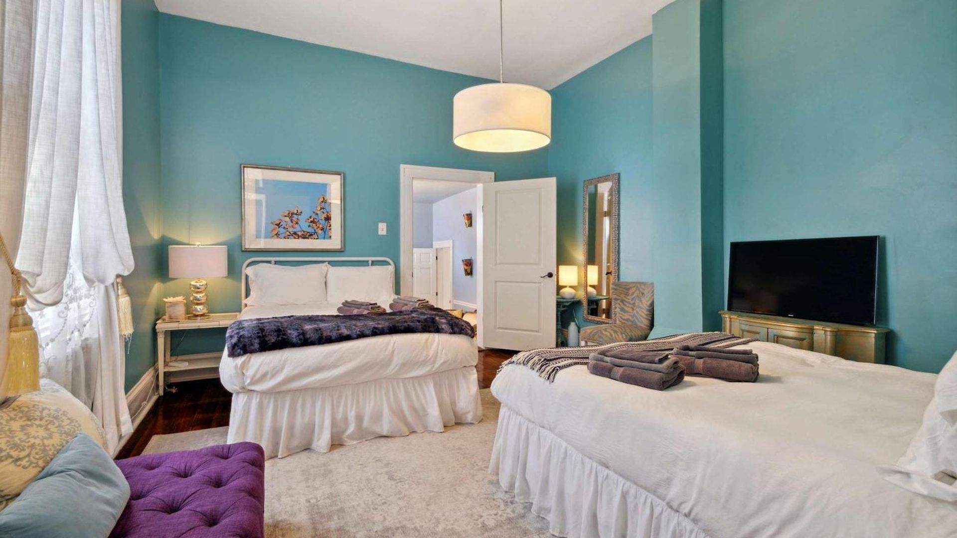 Bright W Heated Pool & Pool Table 5br 4ba