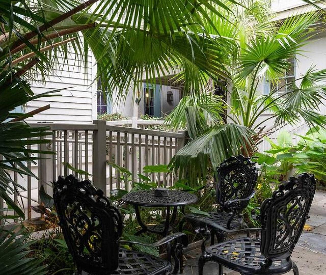 5 Themed Units In Fq With Pool Holiday home New Orleans