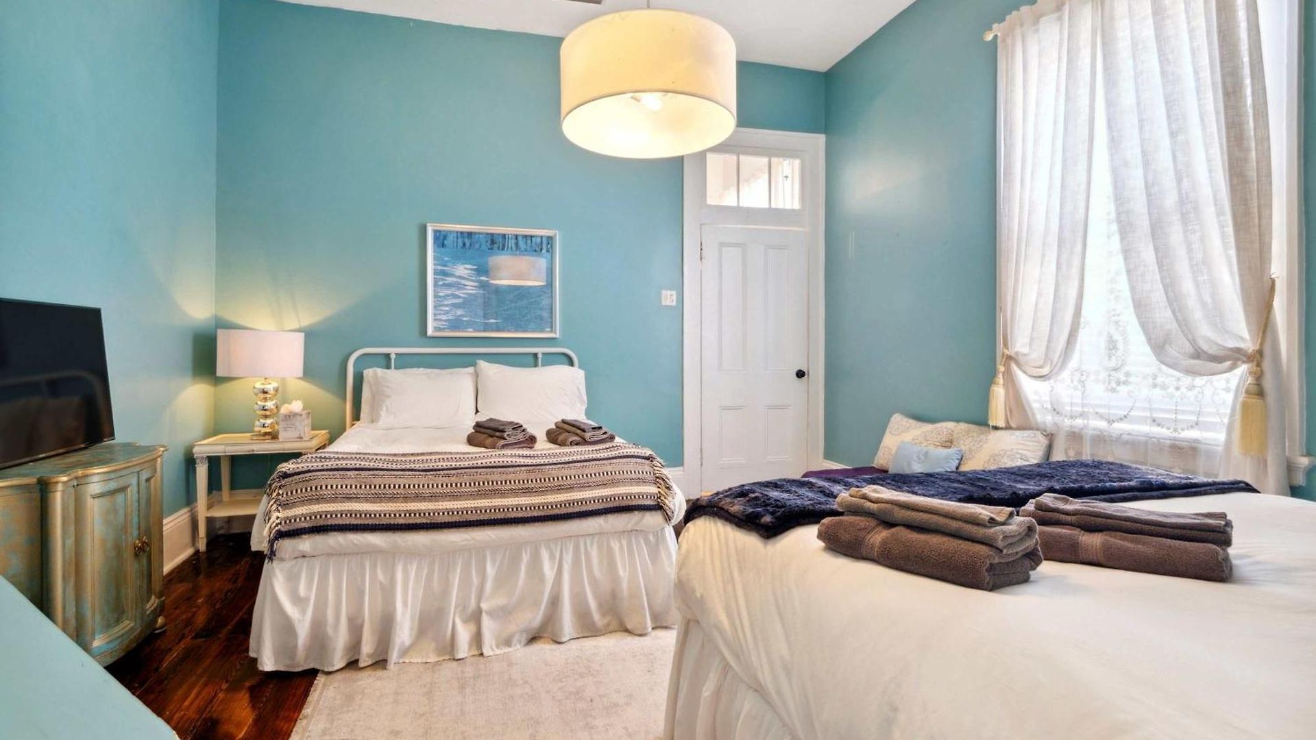 Bright W Heated Pool & Pool Table 5br 4ba *
