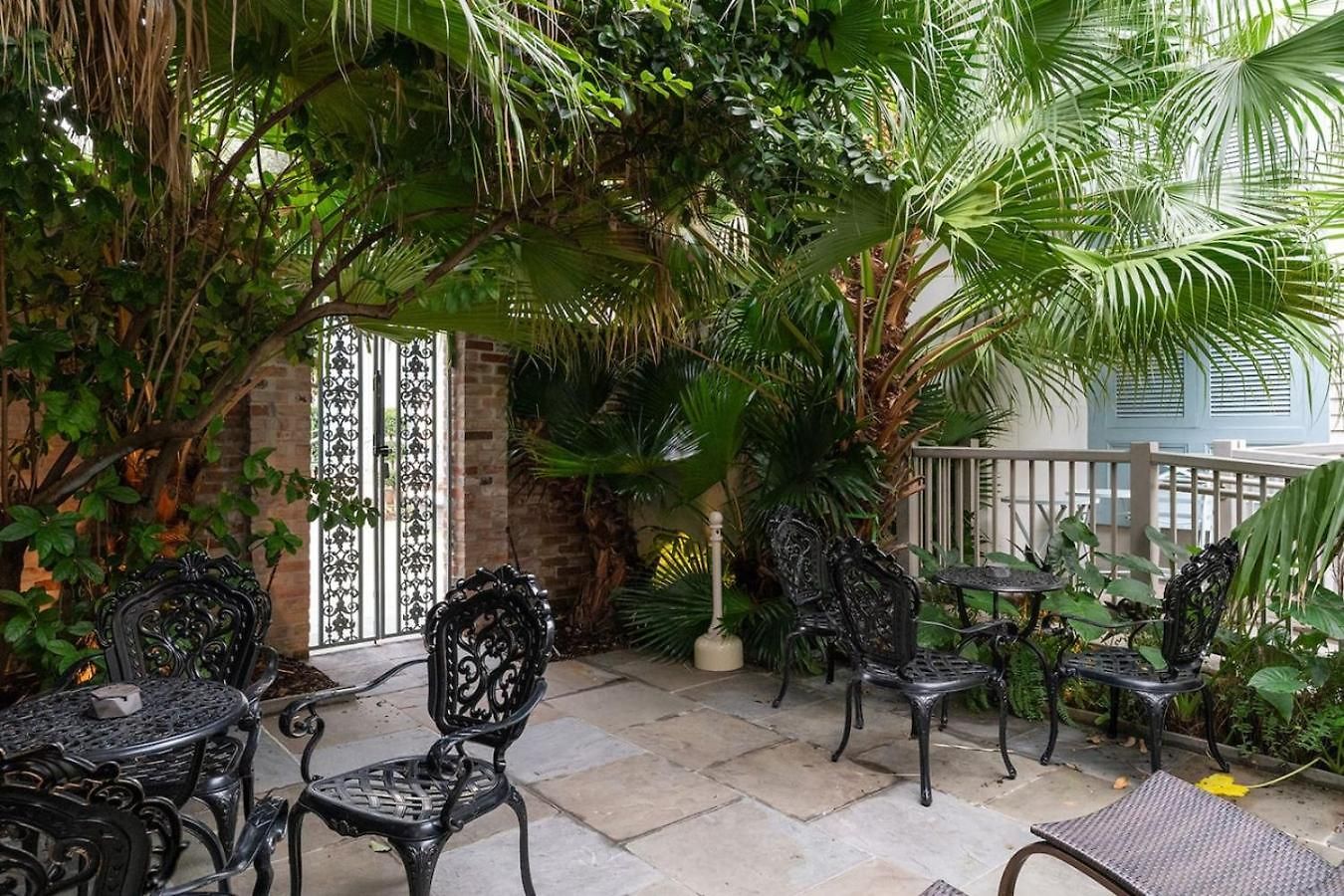 Holiday home 5 Themed Units In Fq With Pool