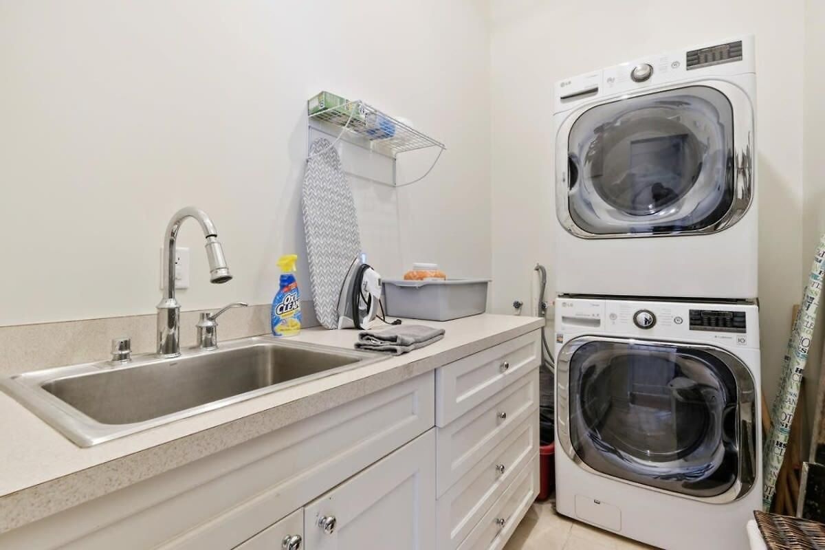 Bright W Heated Pool & Pool Table 5br 4ba * New Orleans