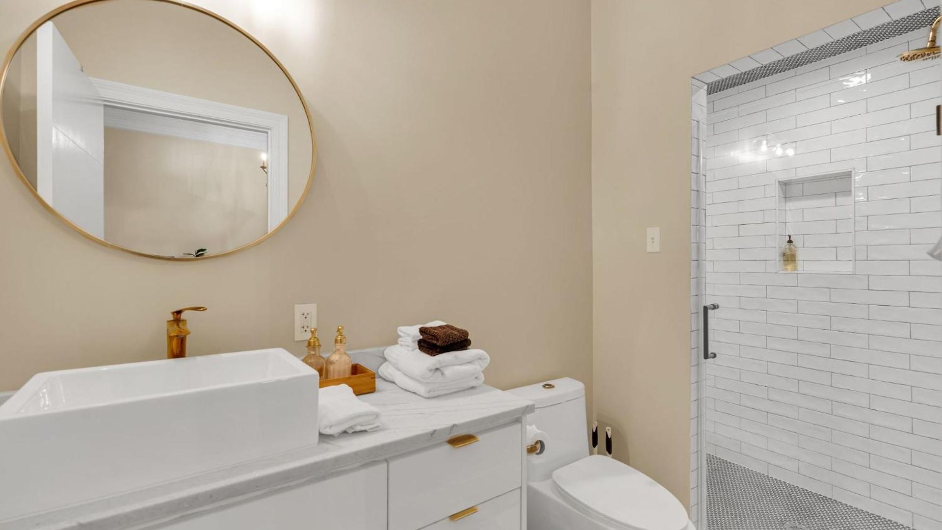 Barbie Dream W Hot Tub Sauna Near Fq Bed & Breakfast