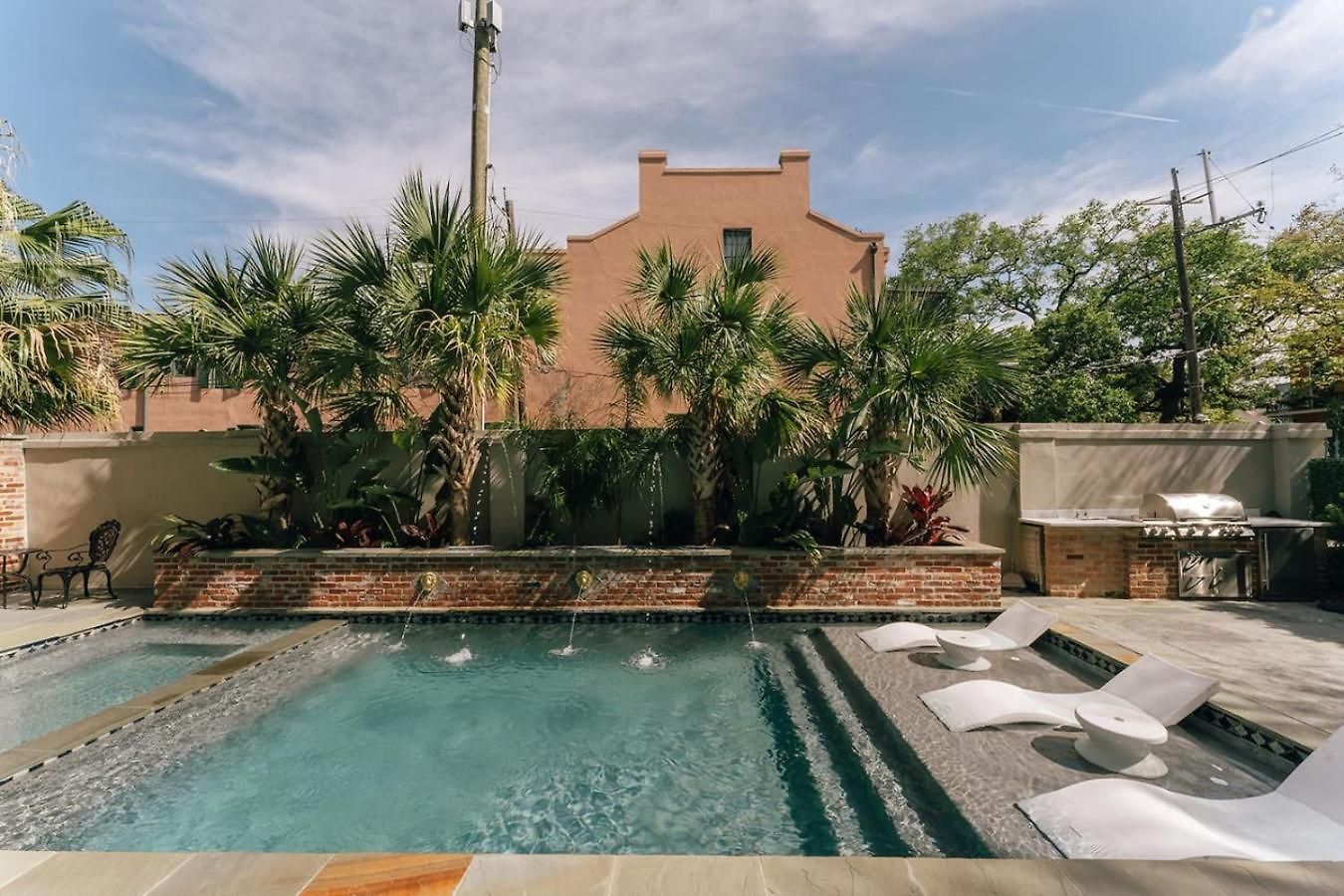 5 Themed Units In Fq With Pool Holiday home