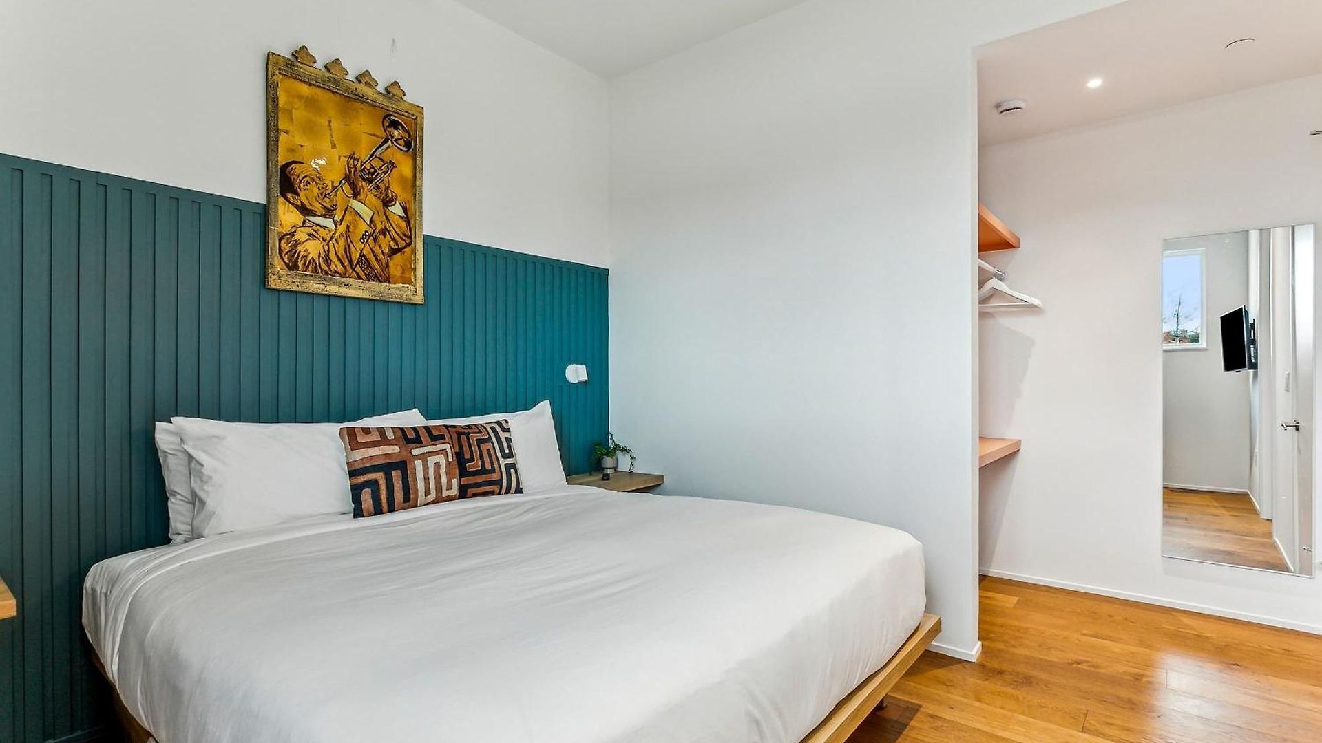 The Herald 12br Private *