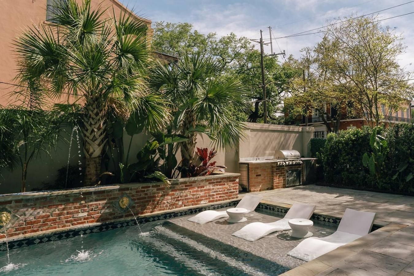 5 Themed Units In Fq With Pool New Orleans