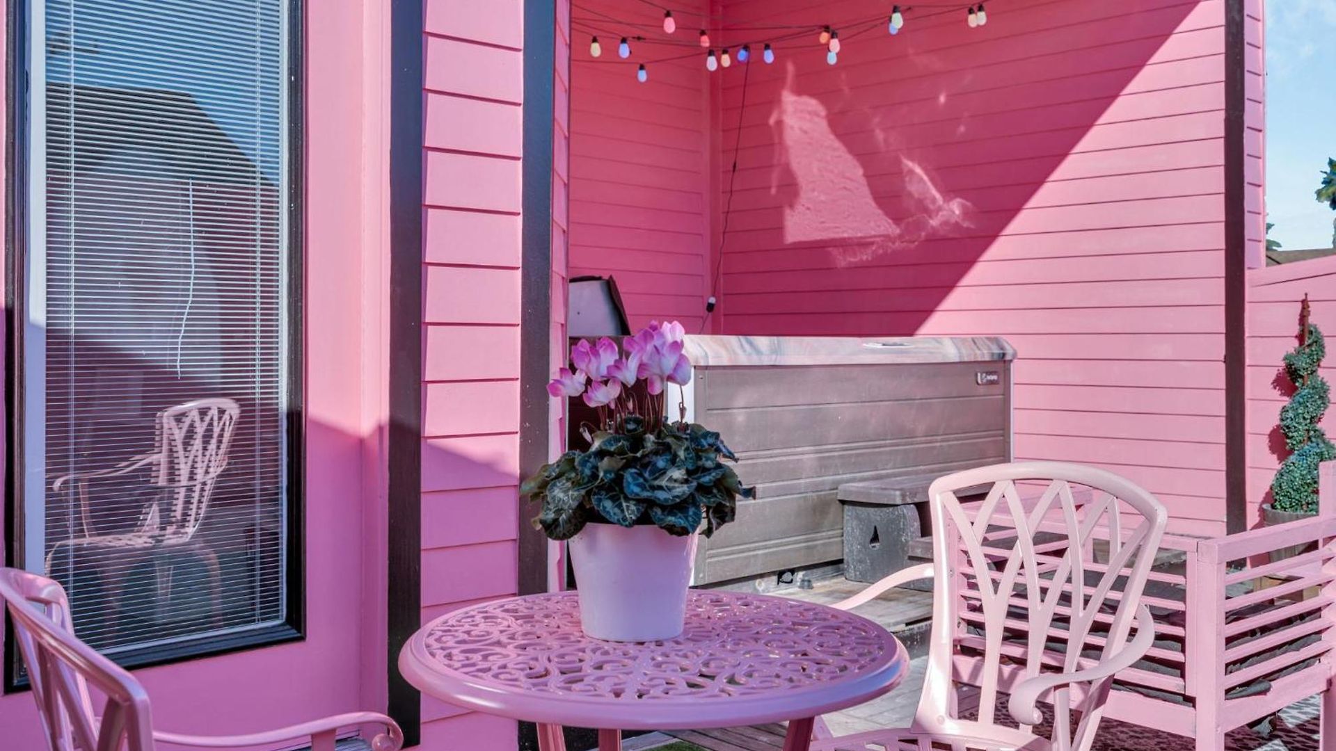 Barbie Dream W Hot Tub Sauna Near Fq Bed & Breakfast