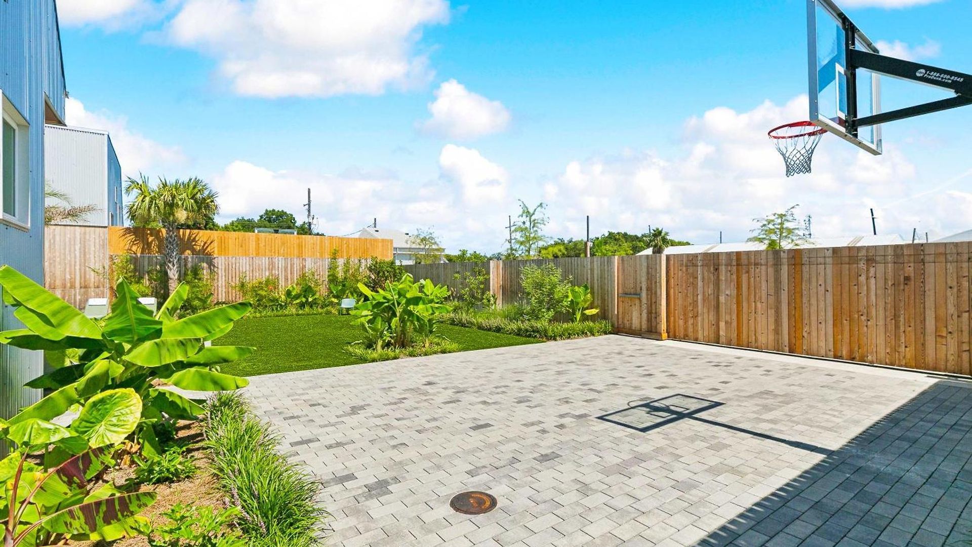 The Cocodrie Private 12br Holiday home *