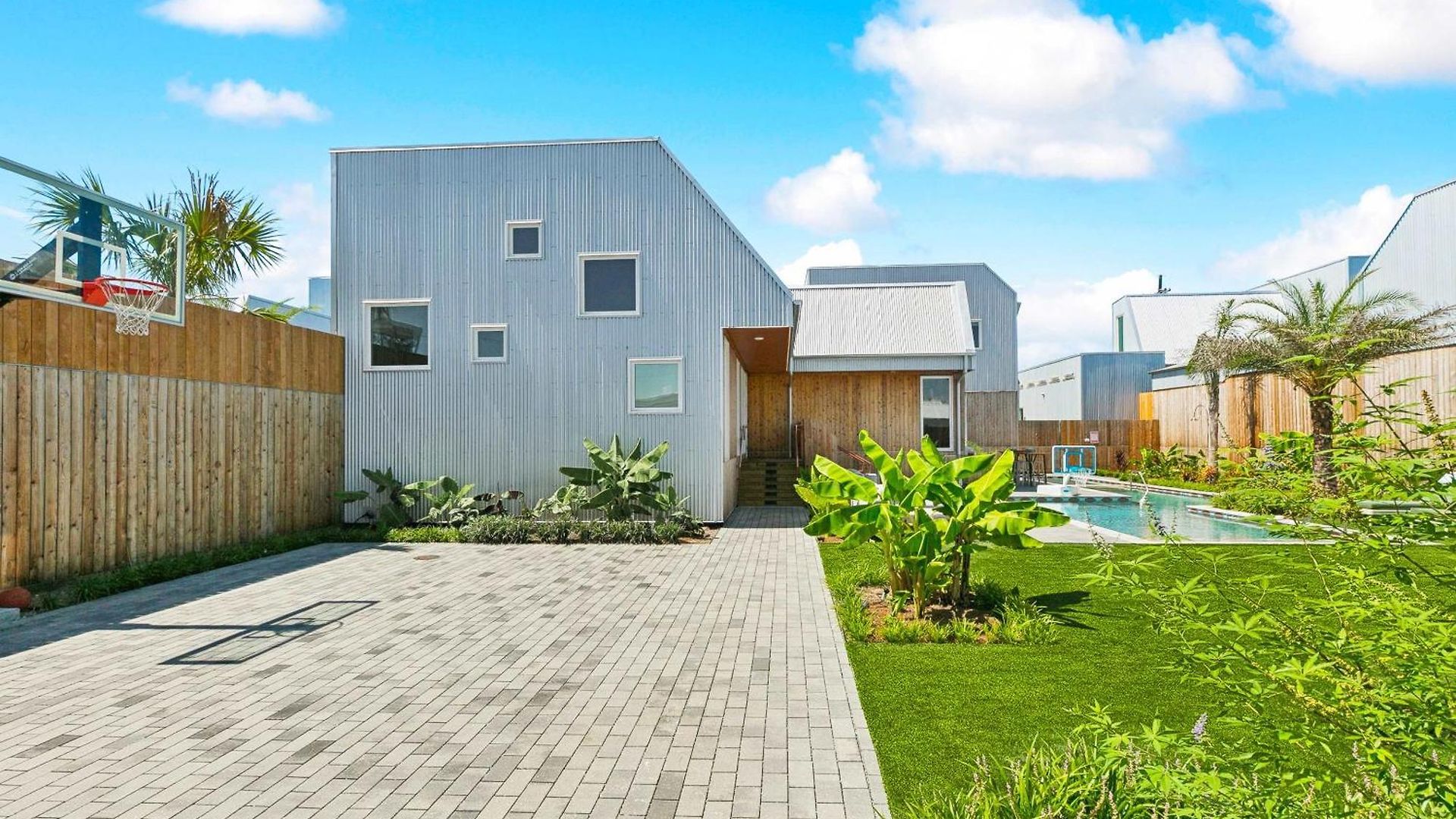 The Cocodrie Private 12br Holiday home *