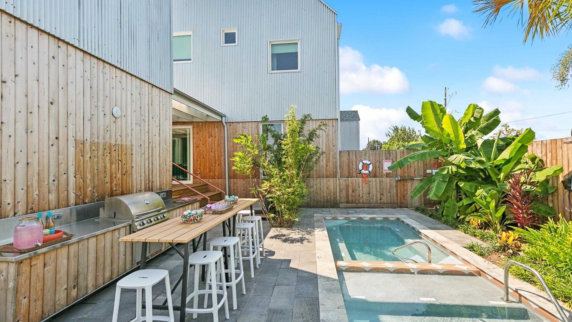 The Herald 12br Private Holiday home