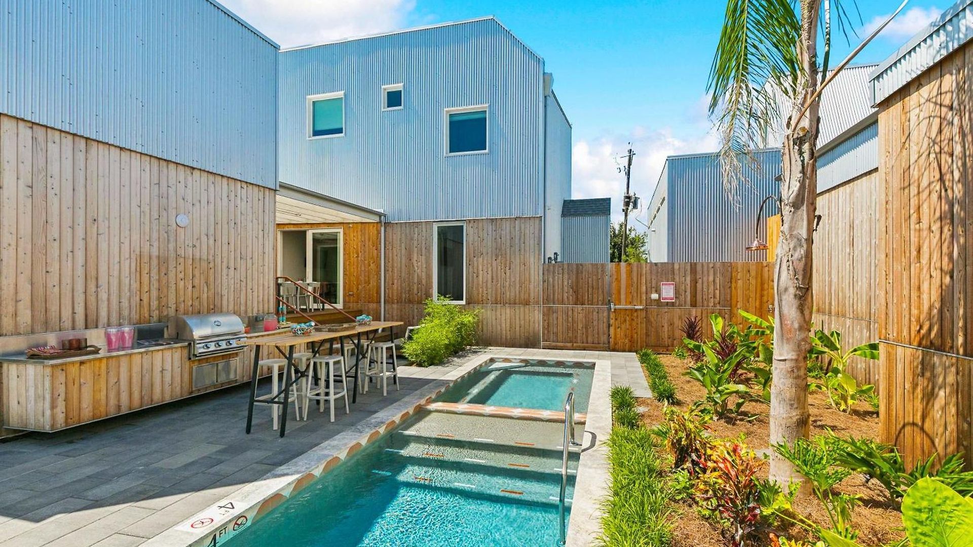 The Cocodrie Private 12br Holiday home