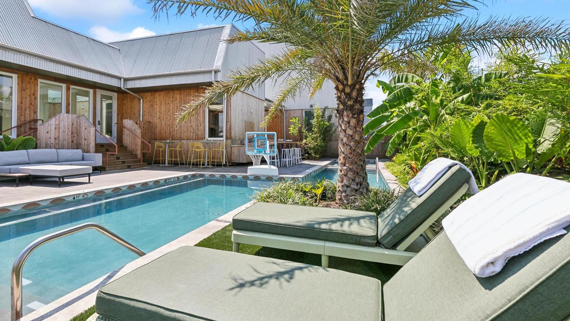 The Herald 12br Private Holiday home