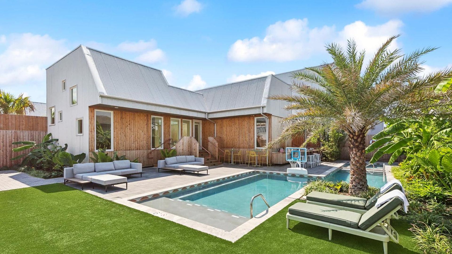 The Herald 12br Private Holiday home