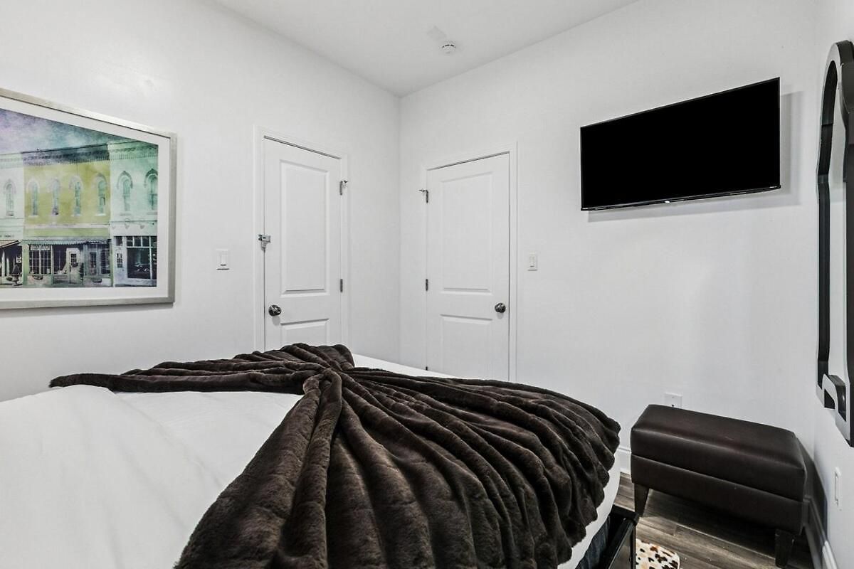 Spacious 10br Nola Home, Perfect For Groups, King Bed