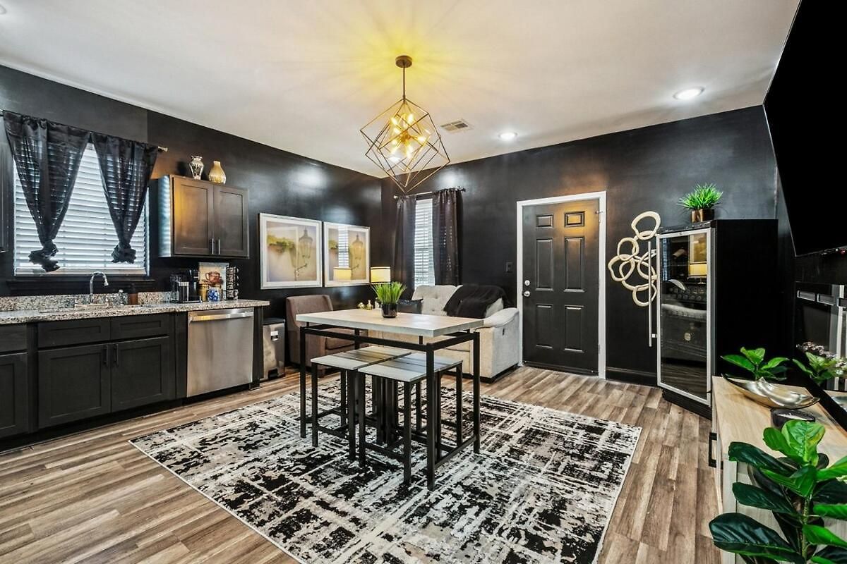 Apartment Spacious 10br Nola Home, Perfect For Groups, King Bed *