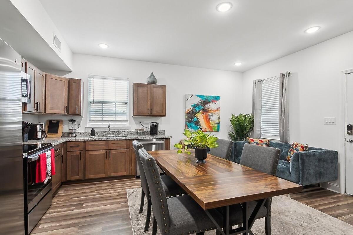 Spacious 10br Nola Home, Perfect For Groups, King Bed Apartment *