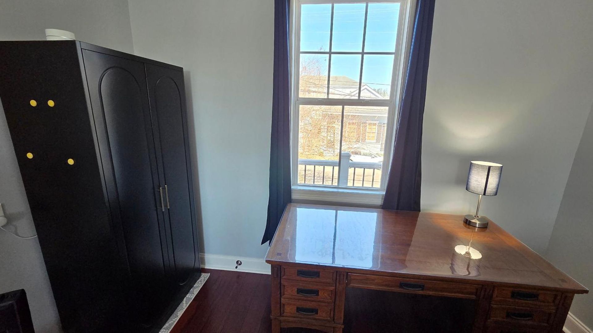 Private Bedroom Bath Sitting & Porch Apartment *