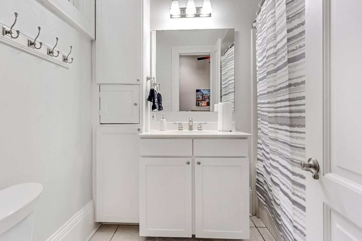 Carondelet Court Apartment New Orleans